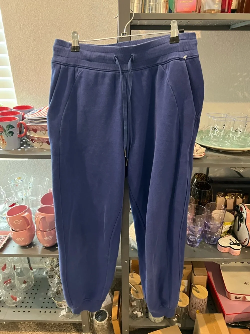 Lululemon Scuba High-Rise Relaxed
Jogger, Sz 6 - Picture 4 of 6